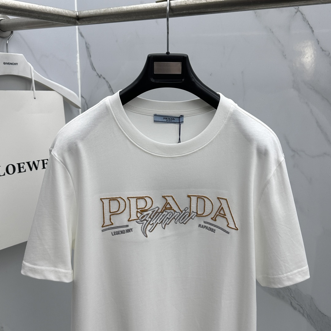 🆕Prada普拉达 2026春夏新款短袖 官网同款T恤 双纱纯棉面料 多元化搭配 是眼下时尚前沿的创新趋