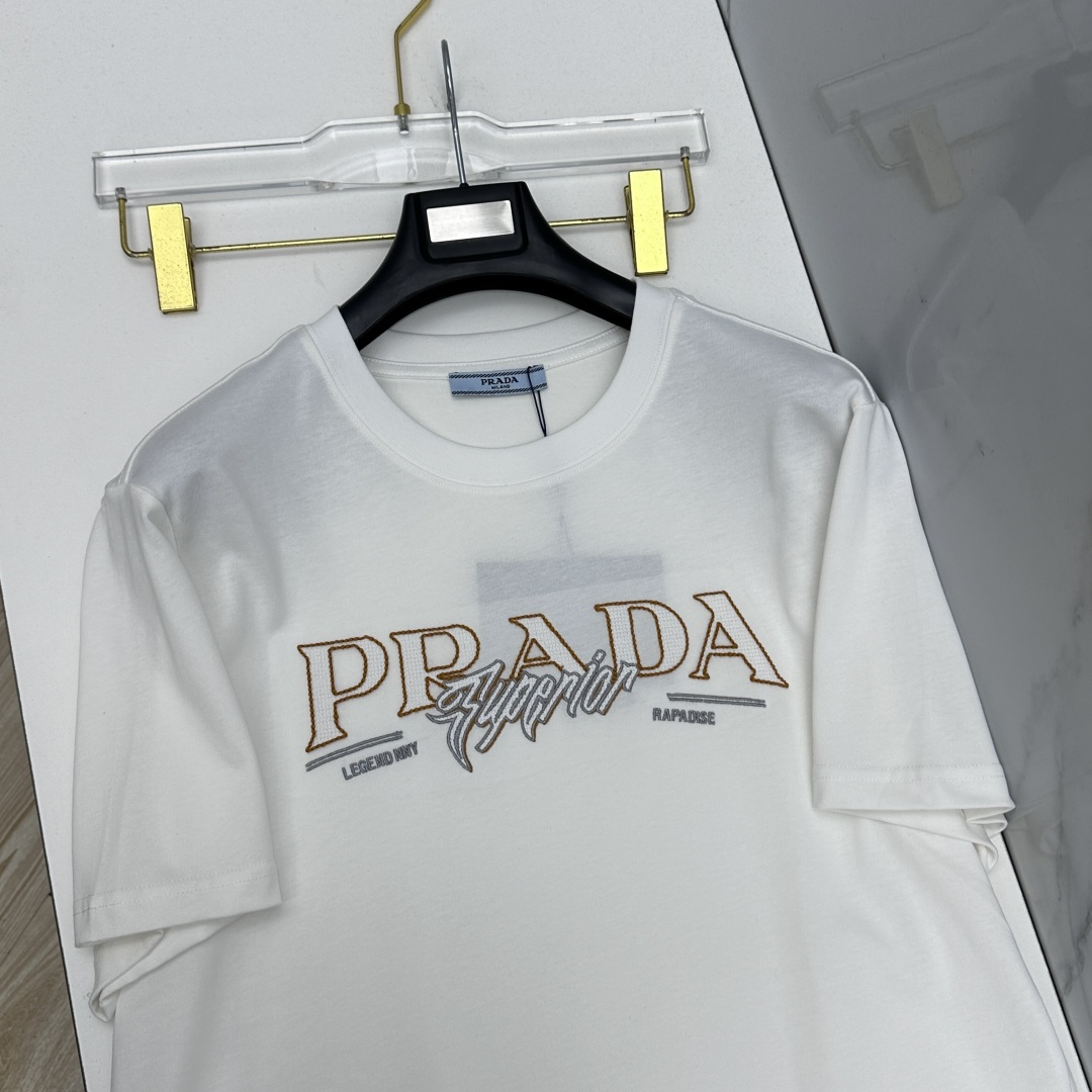 🆕Prada普拉达 2026春夏新款短袖 官网同款T恤 双纱纯棉面料 多元化搭配 是眼下时尚前沿的创新趋