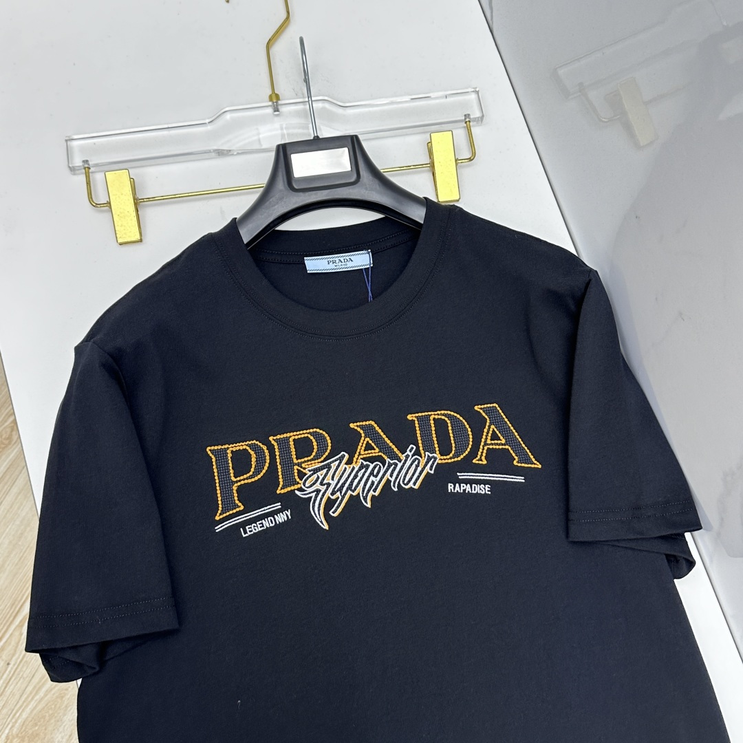 🆕Prada普拉达 2026春夏新款短袖 官网同款T恤 双纱纯棉面料 多元化搭配 是眼下时尚前沿的创新趋
