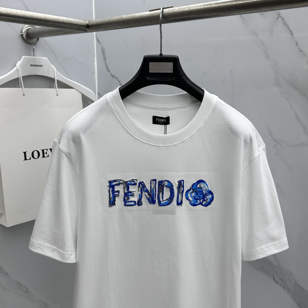 🆕Fendi芬迪 2026春夏新款短袖 官网同款T恤 进口云朵棉面料 多元化搭配 是眼下时尚前沿的创新趋