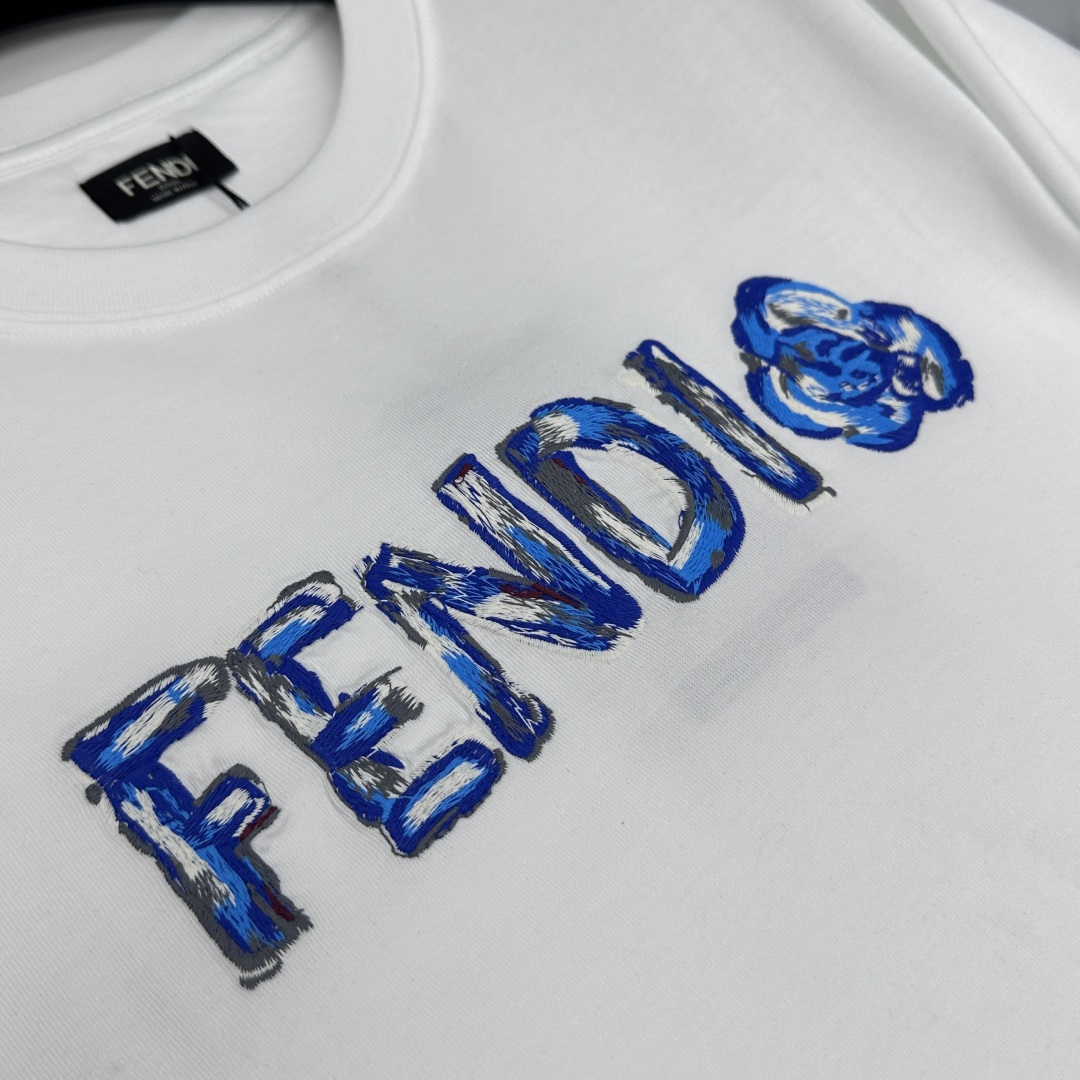 🆕Fendi芬迪 2026春夏新款短袖 官网同款T恤 进口云朵棉面料 多元化搭配 是眼下时尚前沿的创新趋