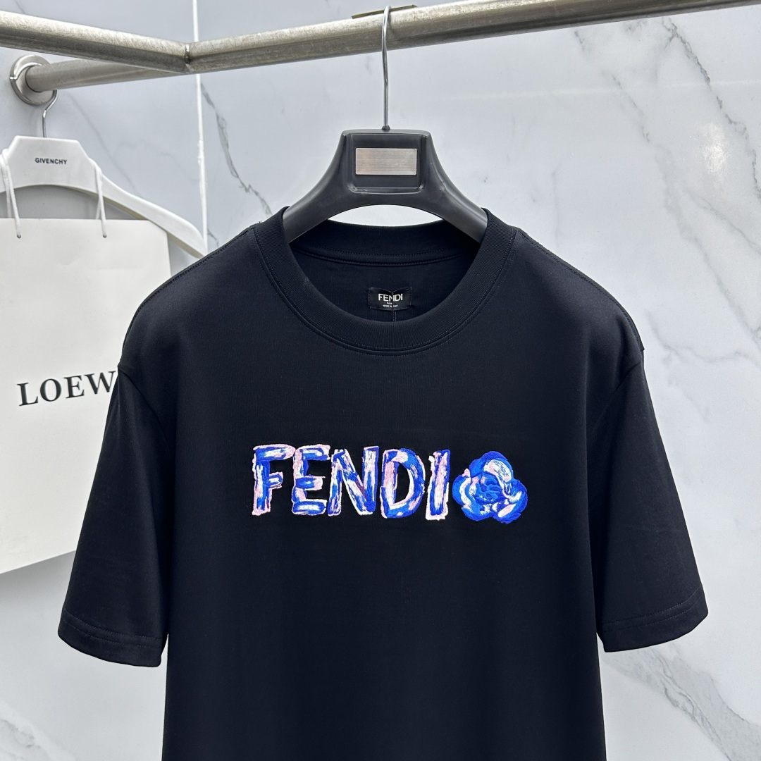 🆕Fendi芬迪 2026春夏新款短袖 官网同款T恤 进口云朵棉面料 多元化搭配 是眼下时尚前沿的创新趋