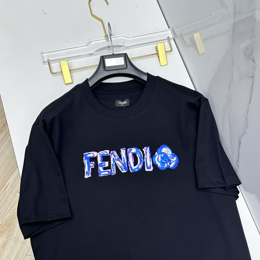 🆕Fendi芬迪 2026春夏新款短袖 官网同款T恤 进口云朵棉面料 多元化搭配 是眼下时尚前沿的创新趋