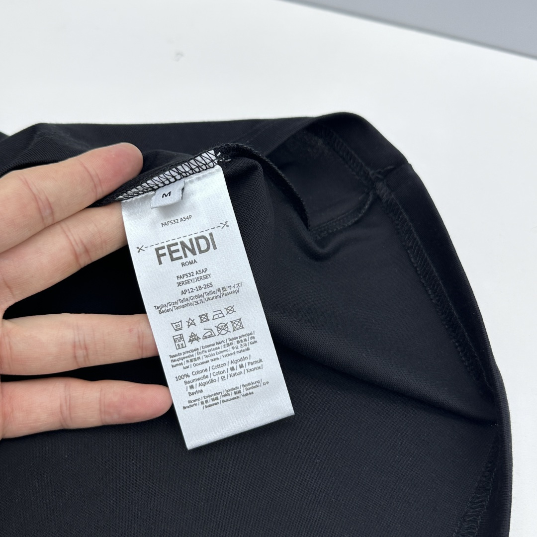 🆕Fendi芬迪 2026春夏新款短袖 官网同款T恤 进口云朵棉面料 多元化搭配 是眼下时尚前沿的创新趋