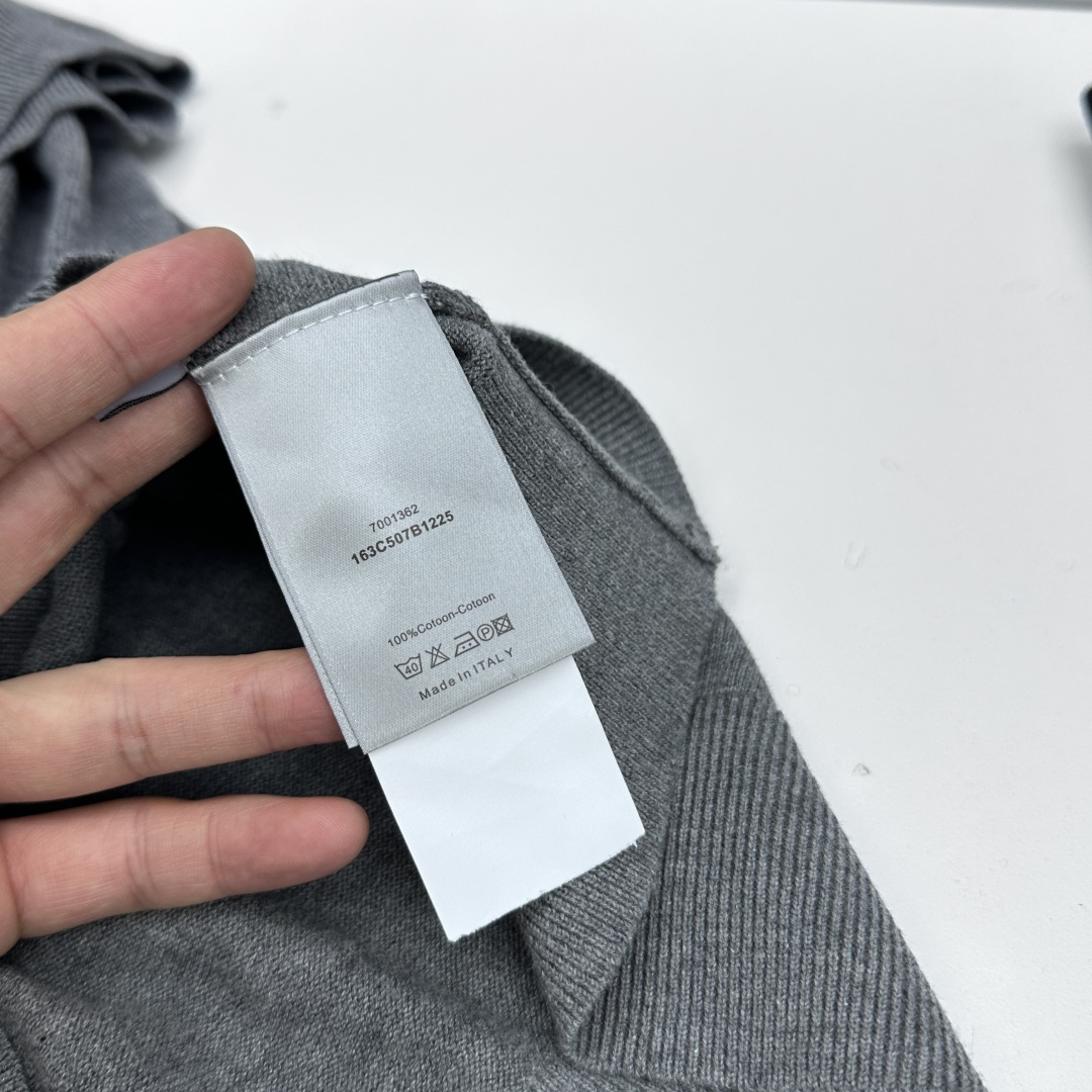 🆕Dior迪奥 2026ss夏季新品男士针织翻领短袖衫！独家首发 采用纤维超细与高弹的伊力特纱线织造而成