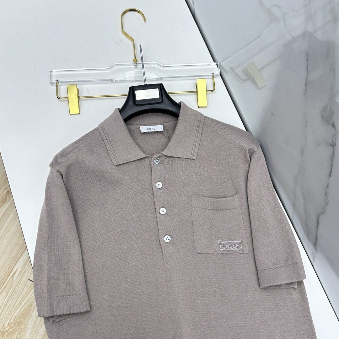🆕Dior迪奥 2026ss夏季新品男士针织翻领短袖衫！独家首发 采用纤维超细与高弹的伊力特纱线织造而成