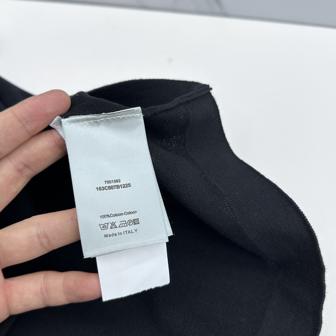 🆕Dior迪奥 2026ss夏季新品男士针织翻领短袖衫！独家首发 采用纤维超细与高弹的伊力特纱线织造而成