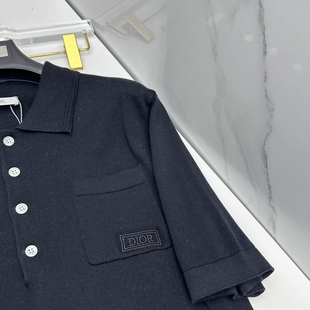 🆕Dior迪奥 2026ss夏季新品男士针织翻领短袖衫！独家首发 采用纤维超细与高弹的伊力特纱线织造而成