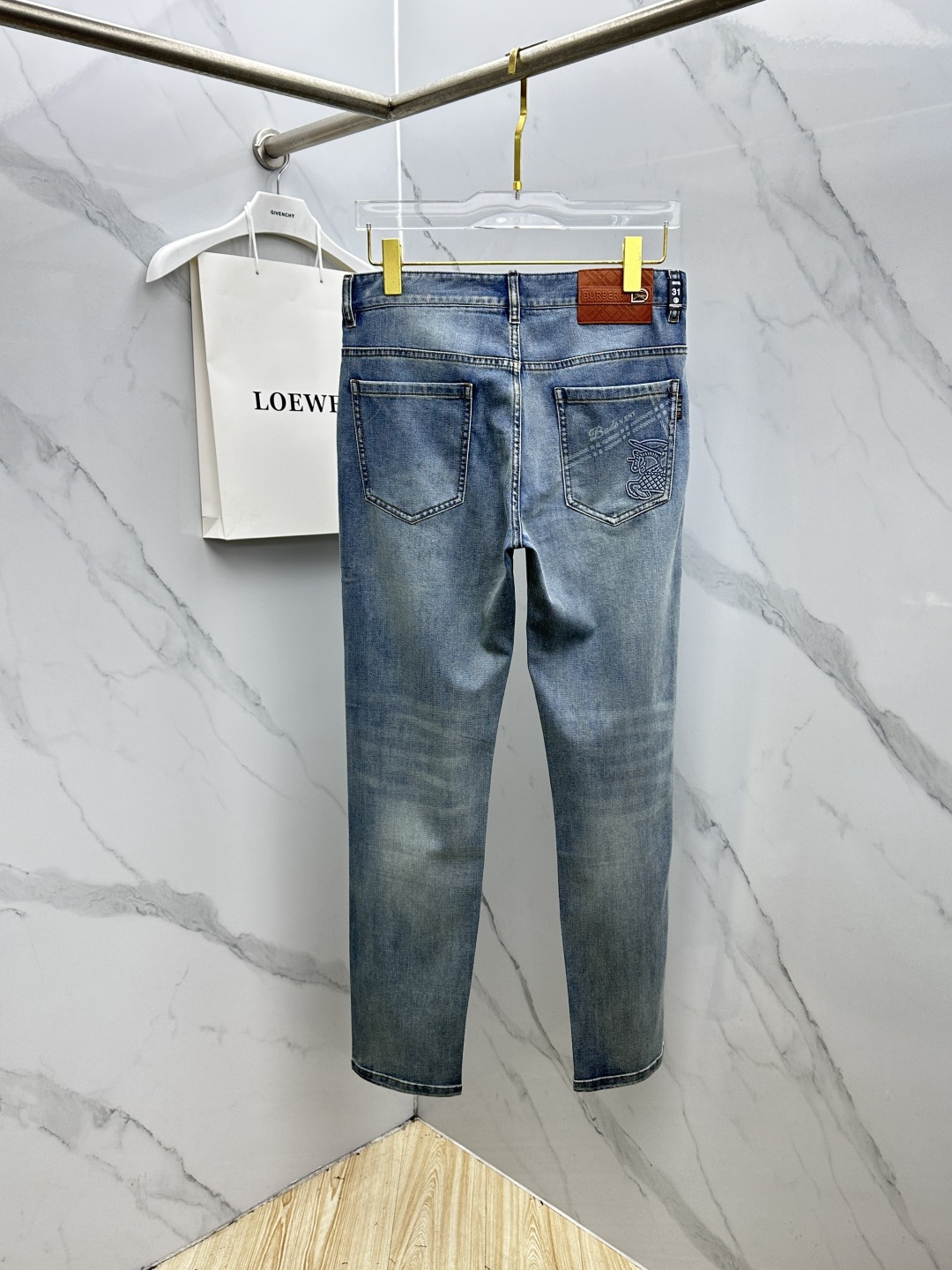 🆕Burberry巴宝莉 🔥高端定制、26春季最新款洗水牛仔裤 柜台同步发售 原版定制复刻 客供定制辅料