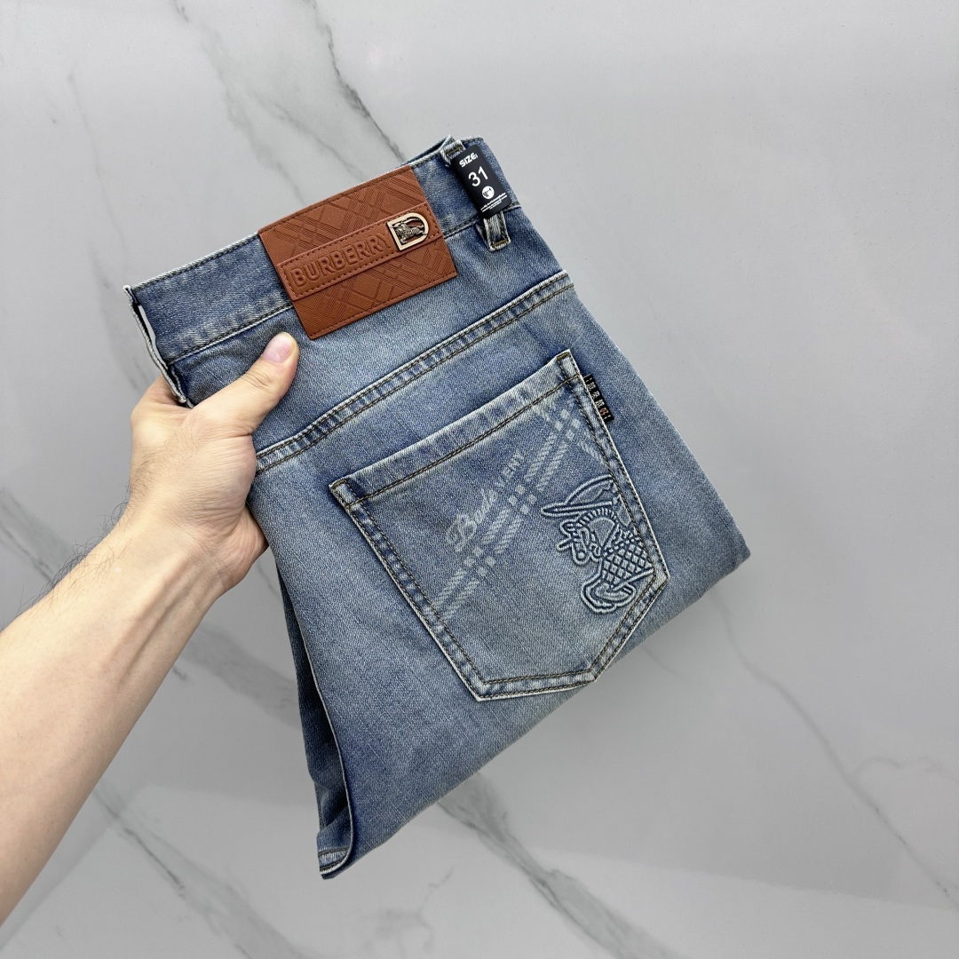 🆕Burberry巴宝莉 🔥高端定制、26春季最新款洗水牛仔裤 柜台同步发售 原版定制复刻 客供定制辅料
