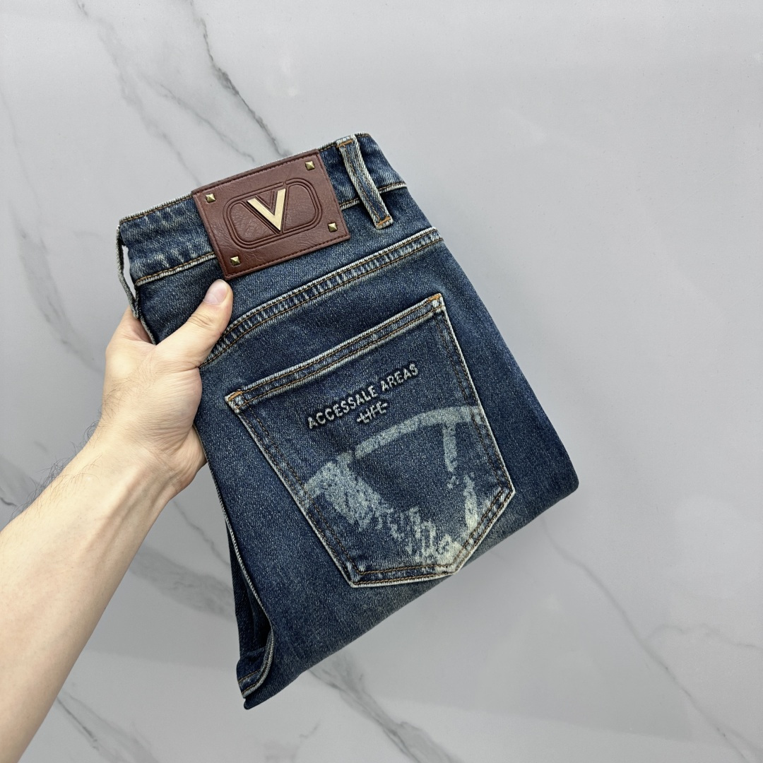 🆕Valentino华伦天奴 🔥高端定制、26春季最新款洗水牛仔裤 柜台同步发售 原版定制复刻 客供定制