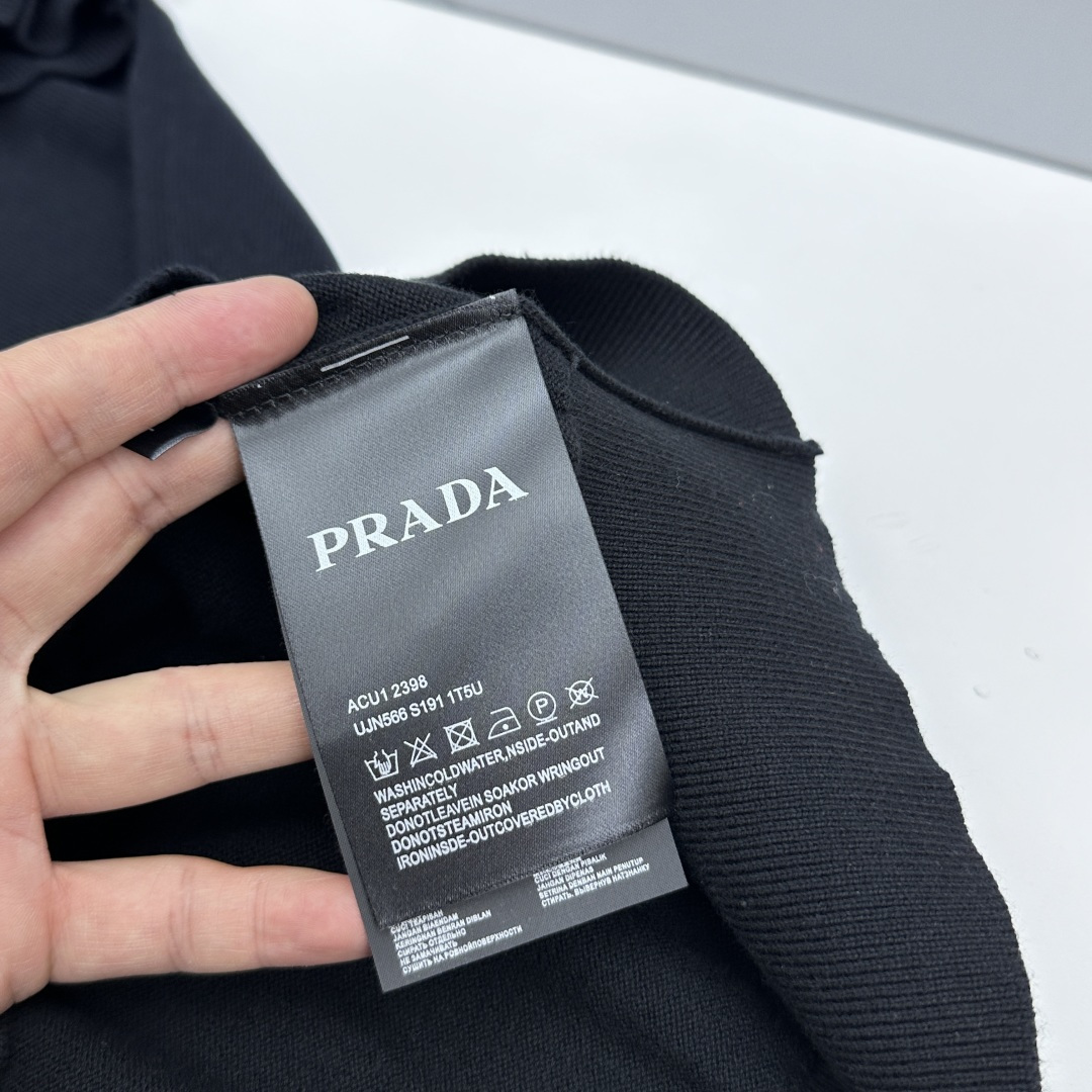 🆕Prada普拉达 2026ss夏季新品男士针织翻领短袖衫！独家首发 采用纤维超细与高弹的伊力特纱线织造