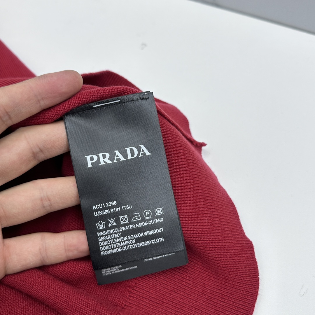 🆕Prada普拉达 2026ss夏季新品男士针织翻领短袖衫！独家首发 采用纤维超细与高弹的伊力特纱线织造