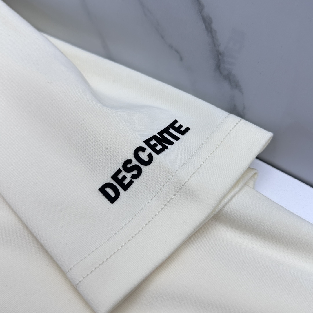 🆕DESCENTE迪桑特 春夏新款首发专柜最新款短袖圆领T恤 高端订制 设计前卫时尚！品牌logo工艺设