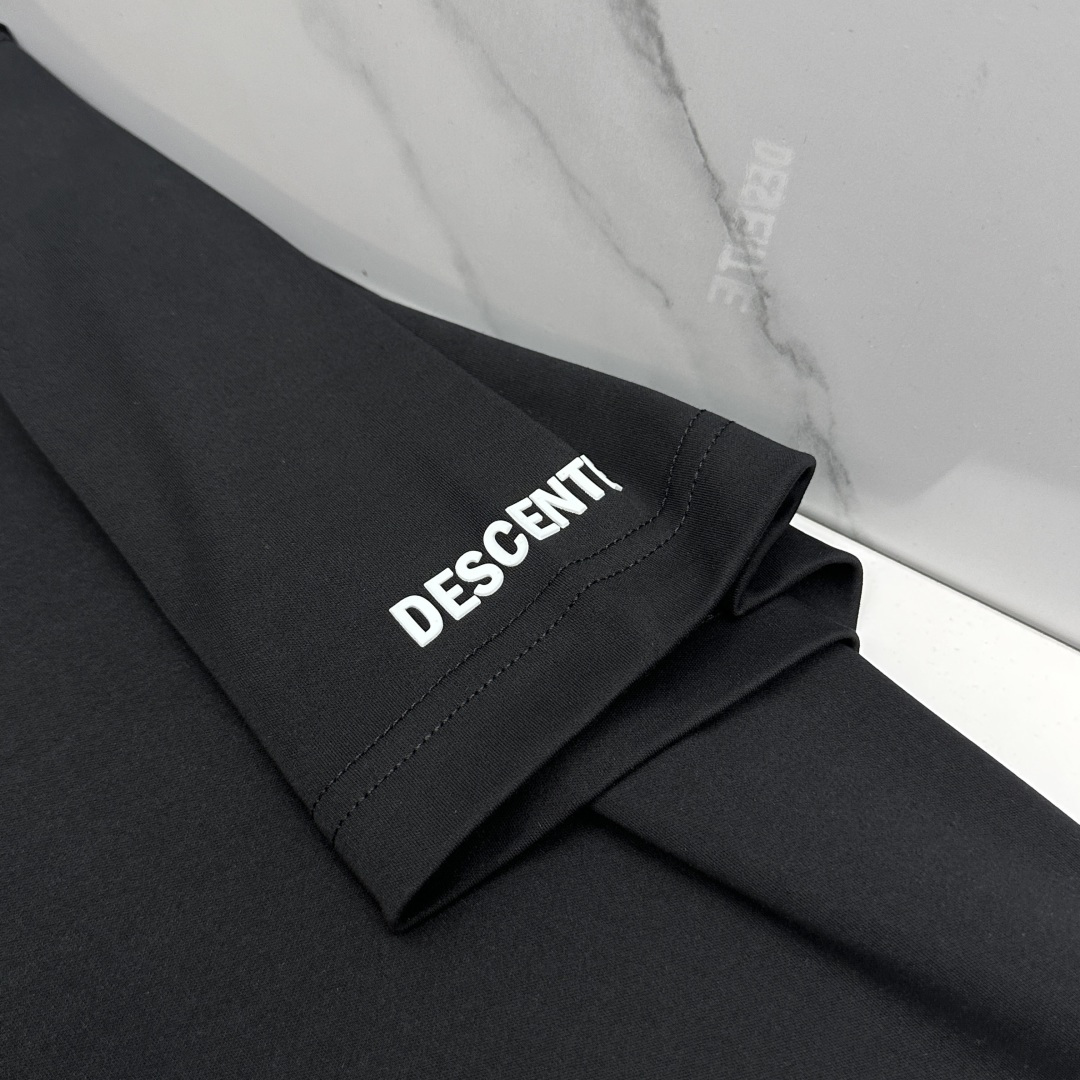🆕DESCENTE迪桑特 春夏新款首发专柜最新款短袖圆领T恤 高端订制 设计前卫时尚！品牌logo工艺设