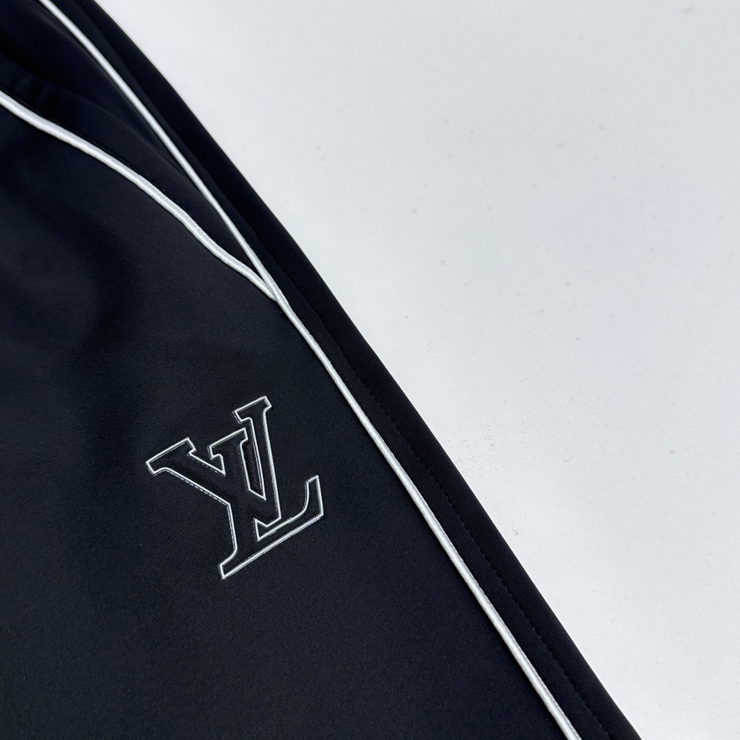 🆕LV路易威登 26ss春夏专供新款休闲裤 高端版本！定制面料 透气舒适度高，细节无可挑剔，品牌元素设计