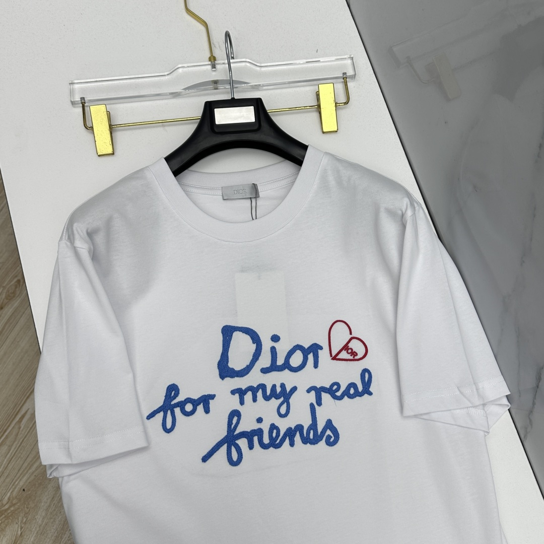 🆕Dior迪奥 2026春夏新款印花短袖 官网同款T恤，双纱纯棉面料 多元化搭配 迎合眼下时尚前沿的创新