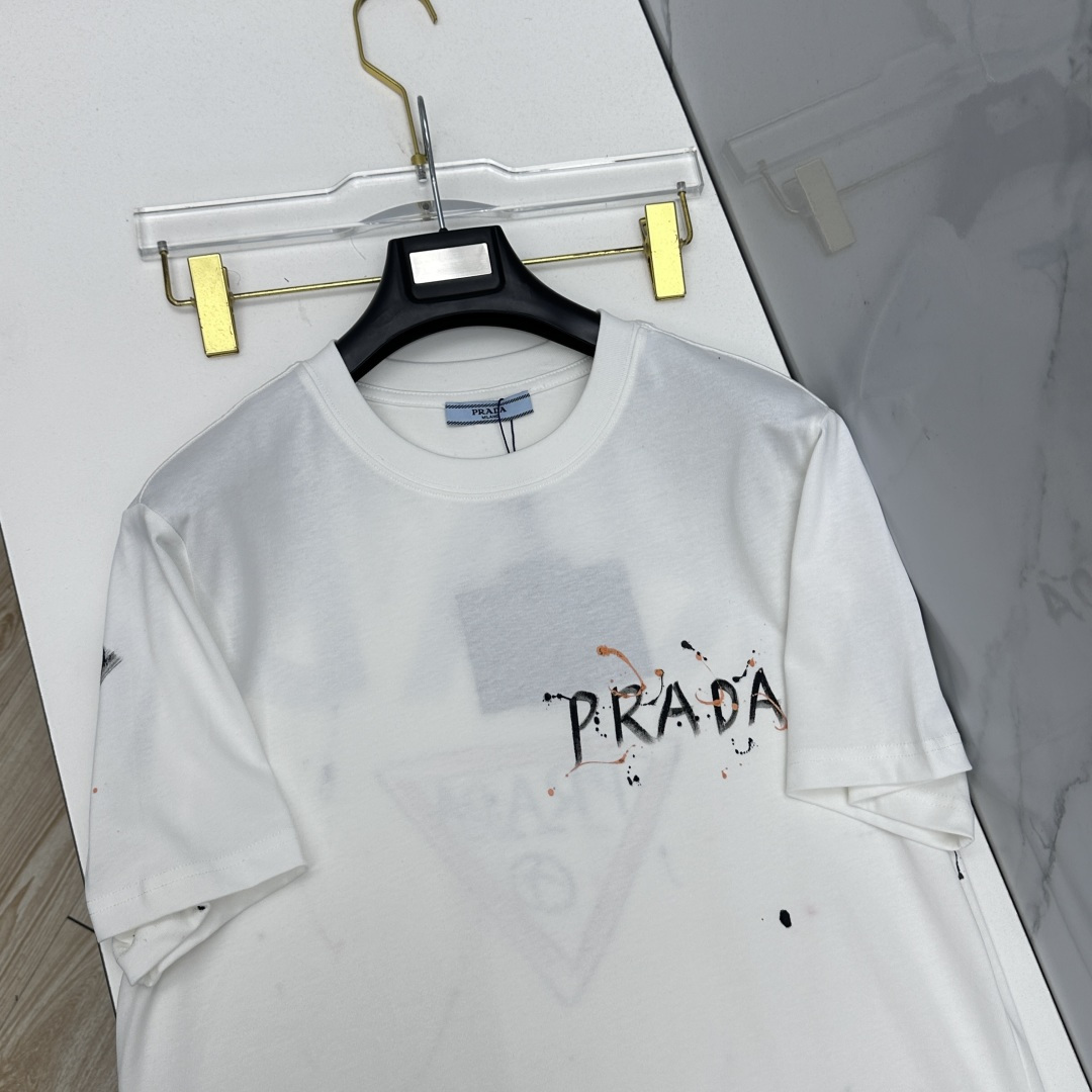 🆕Prada普拉达 2026春夏新款手绘涂鸦短袖 官网同款T恤，双纱纯棉面料 多元化搭配 迎合眼下时尚前