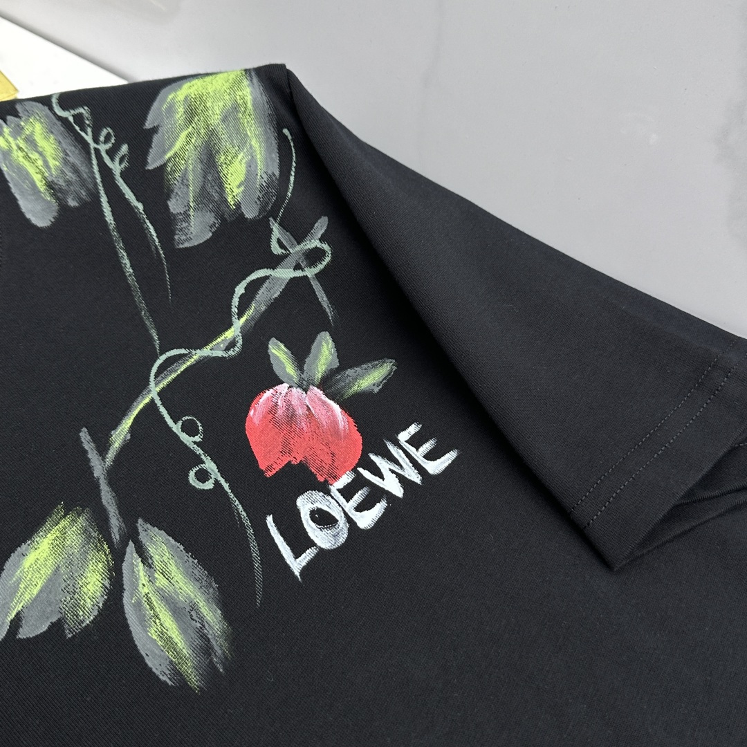 🆕LOEWE罗意威 2026春夏新款手绘涂鸦短袖 官网同款T恤，双纱纯棉面料 多元化搭配 迎合眼下时尚前