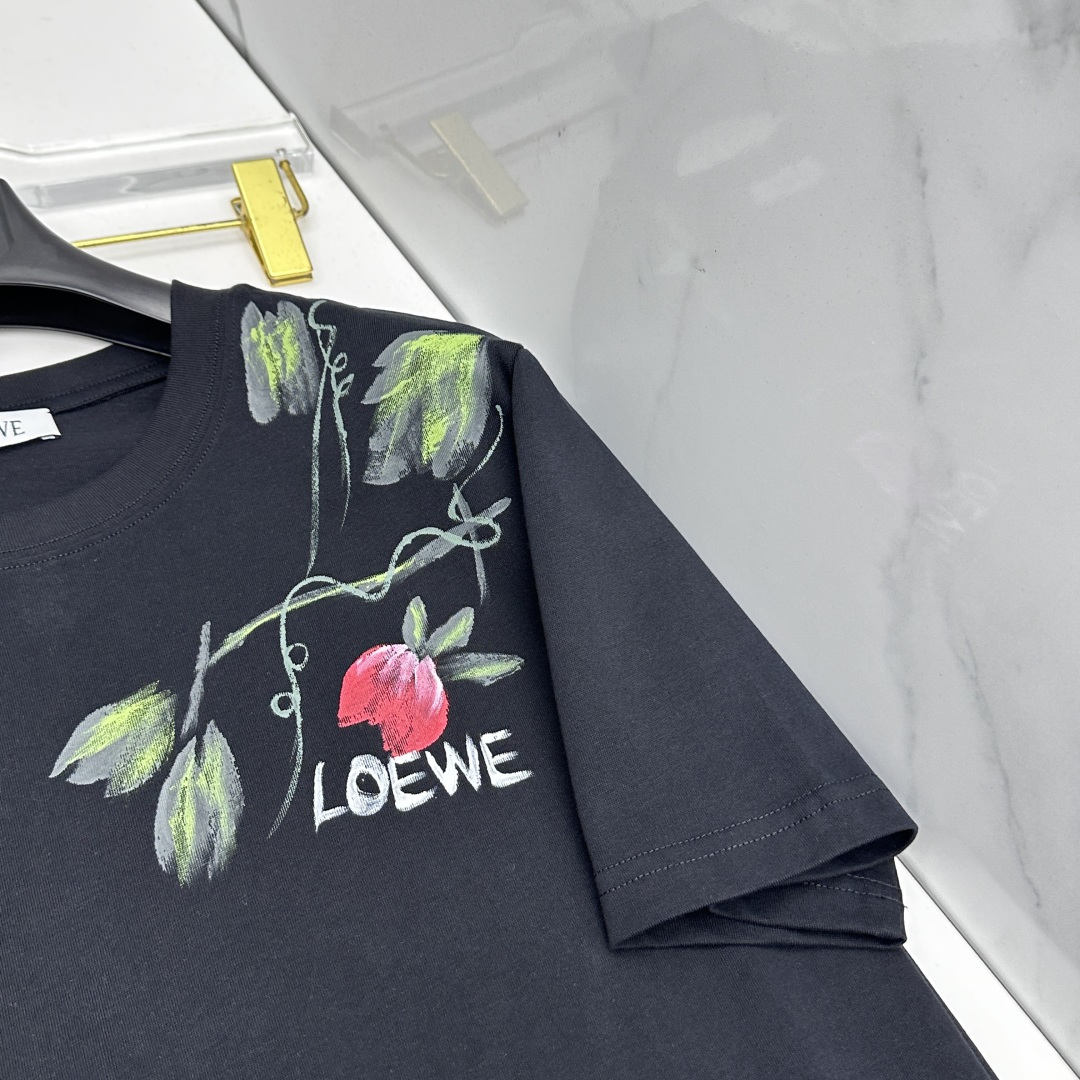 🆕LOEWE罗意威 2026春夏新款手绘涂鸦短袖 官网同款T恤，双纱纯棉面料 多元化搭配 迎合眼下时尚前