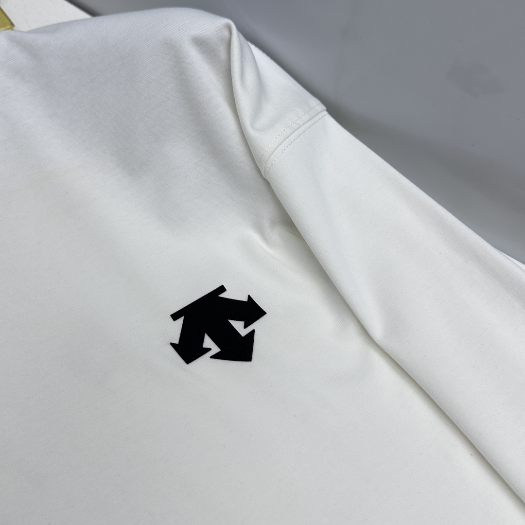 🆕DESCENTE迪桑特 春夏新款首发专柜最新款短袖圆领T恤 高端订制 设计前卫时尚！品牌logo工艺设