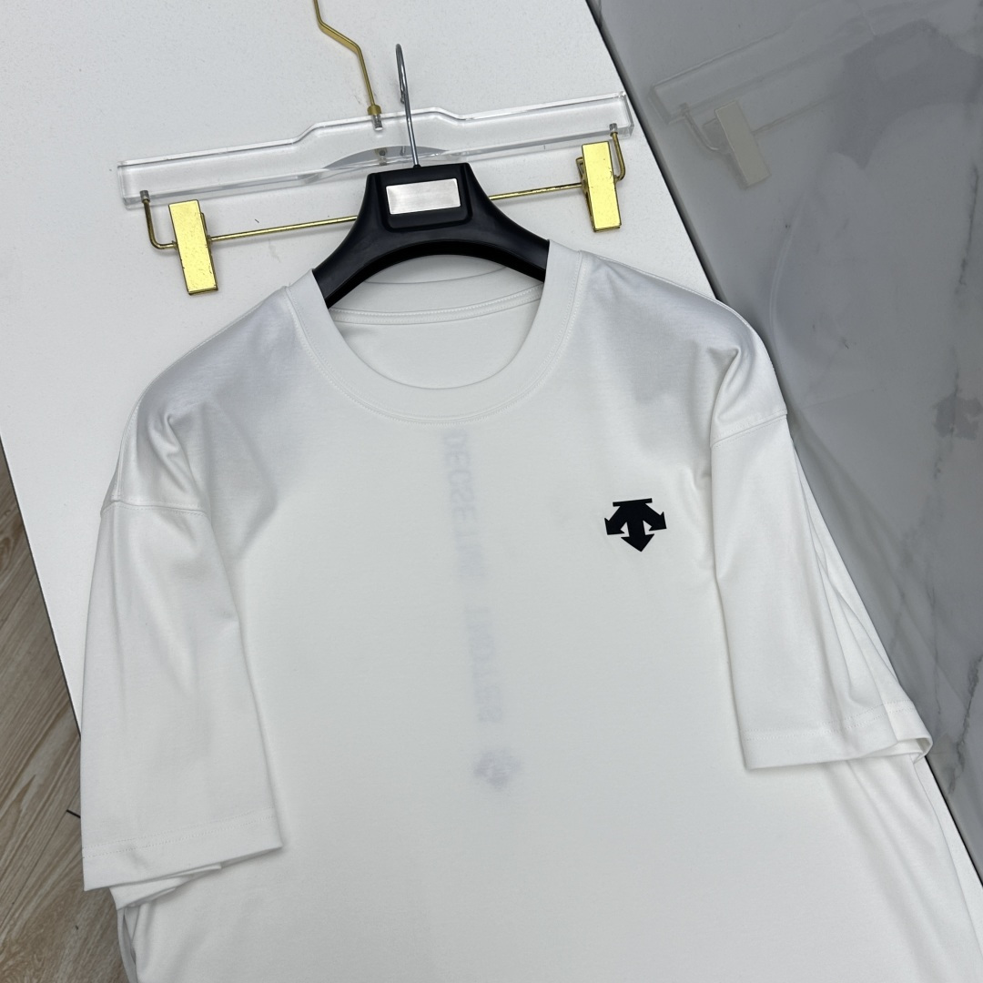 🆕DESCENTE迪桑特 春夏新款首发专柜最新款短袖圆领T恤 高端订制 设计前卫时尚！品牌logo工艺设