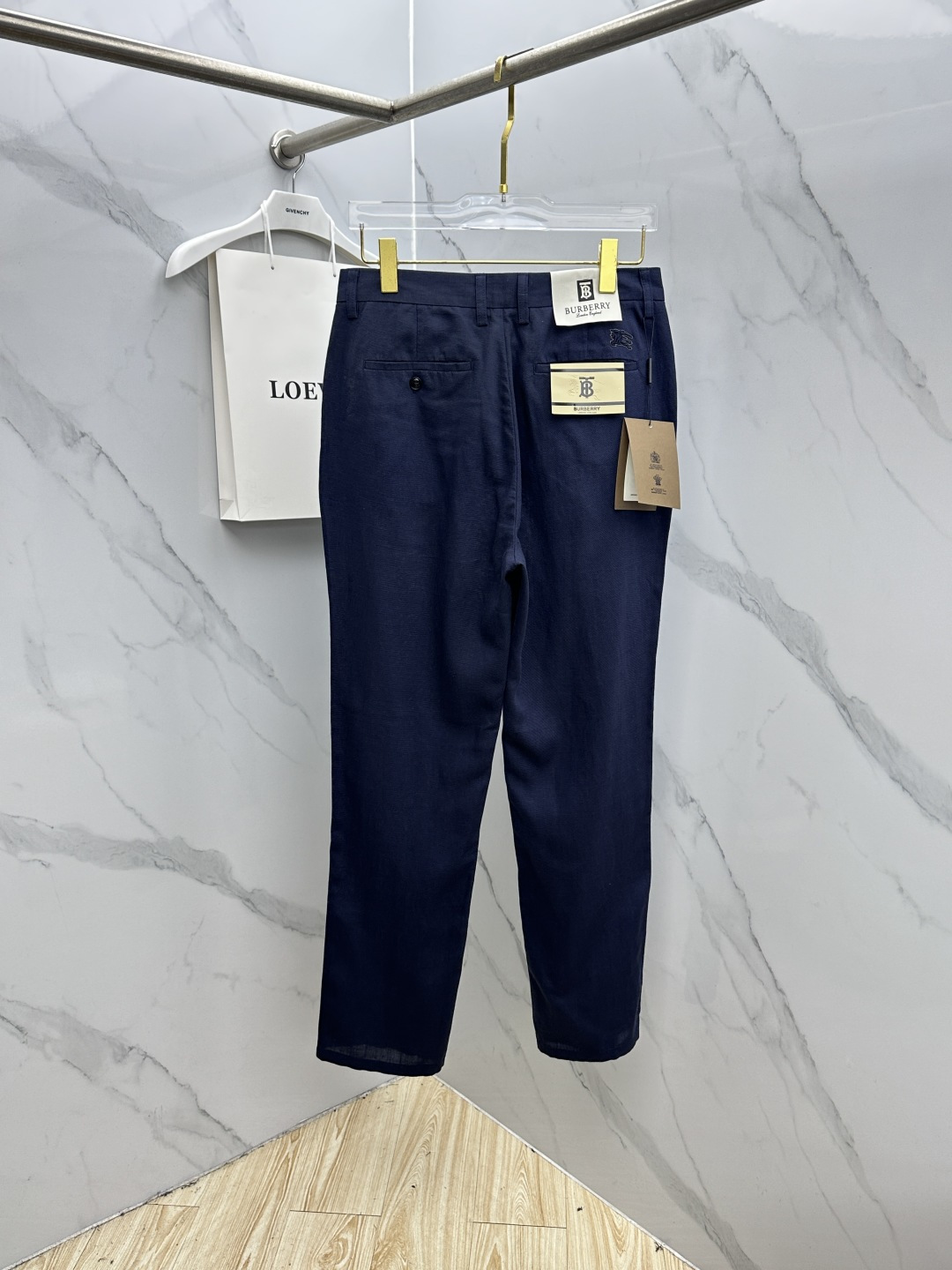 🆕Burberry巴宝莉 春夏新品棉麻休闲西裤，官网同步发售，裤身工艺设计，客供辅料、高定棉麻面料，柔软