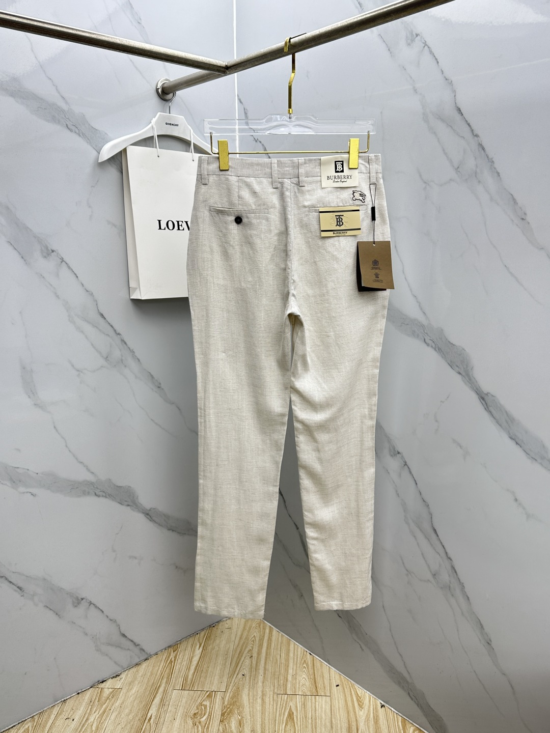 🆕Burberry巴宝莉 春夏新品棉麻休闲西裤，官网同步发售，裤身工艺设计，客供辅料、高定棉麻面料，柔软