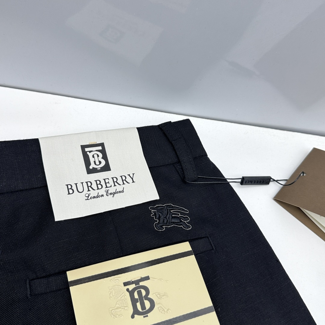 🆕Burberry巴宝莉 春夏新品棉麻休闲西裤，官网同步发售，裤身工艺设计，客供辅料、高定棉麻面料，柔软