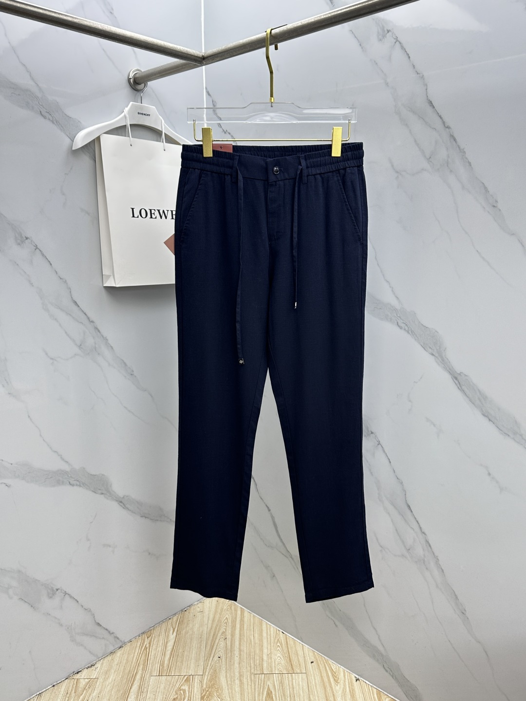 🆕loro Piana 春夏新品棉麻休闲西裤，官网同步发售，裤身工艺设计，客供辅料、高定棉麻面料，柔软丝