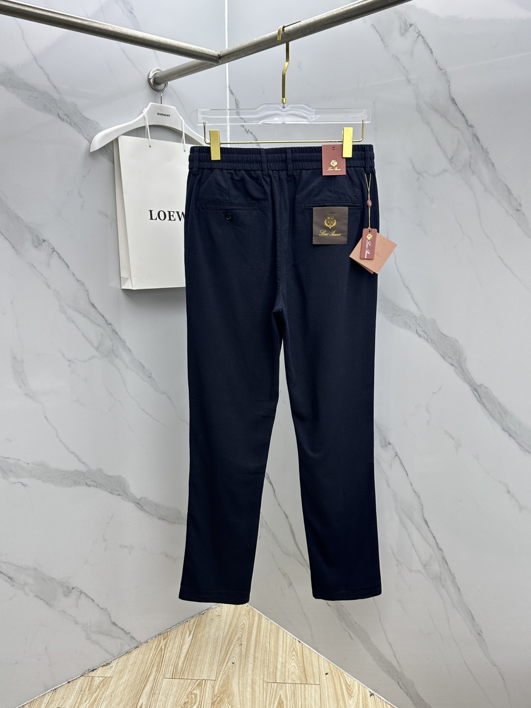 🆕loro Piana 春夏新品棉麻休闲西裤，官网同步发售，裤身工艺设计，客供辅料、高定棉麻面料，柔软丝