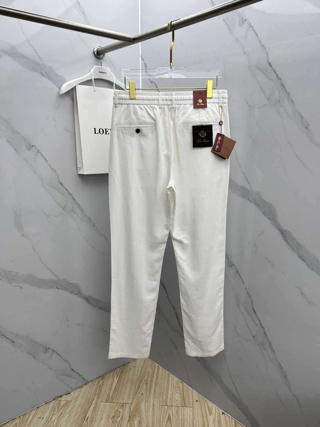 🆕loro Piana 春夏新品棉麻休闲西裤，官网同步发售，裤身工艺设计，客供辅料、高定棉麻面料，柔软丝
