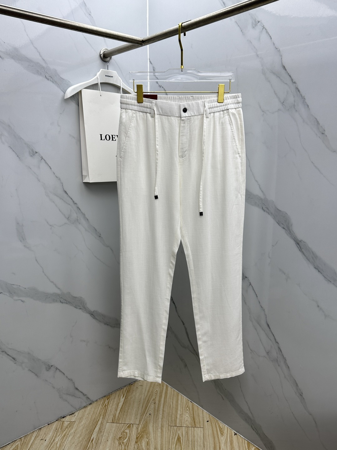 🆕loro Piana 春夏新品棉麻休闲西裤，官网同步发售，裤身工艺设计，客供辅料、高定棉麻面料，柔软丝