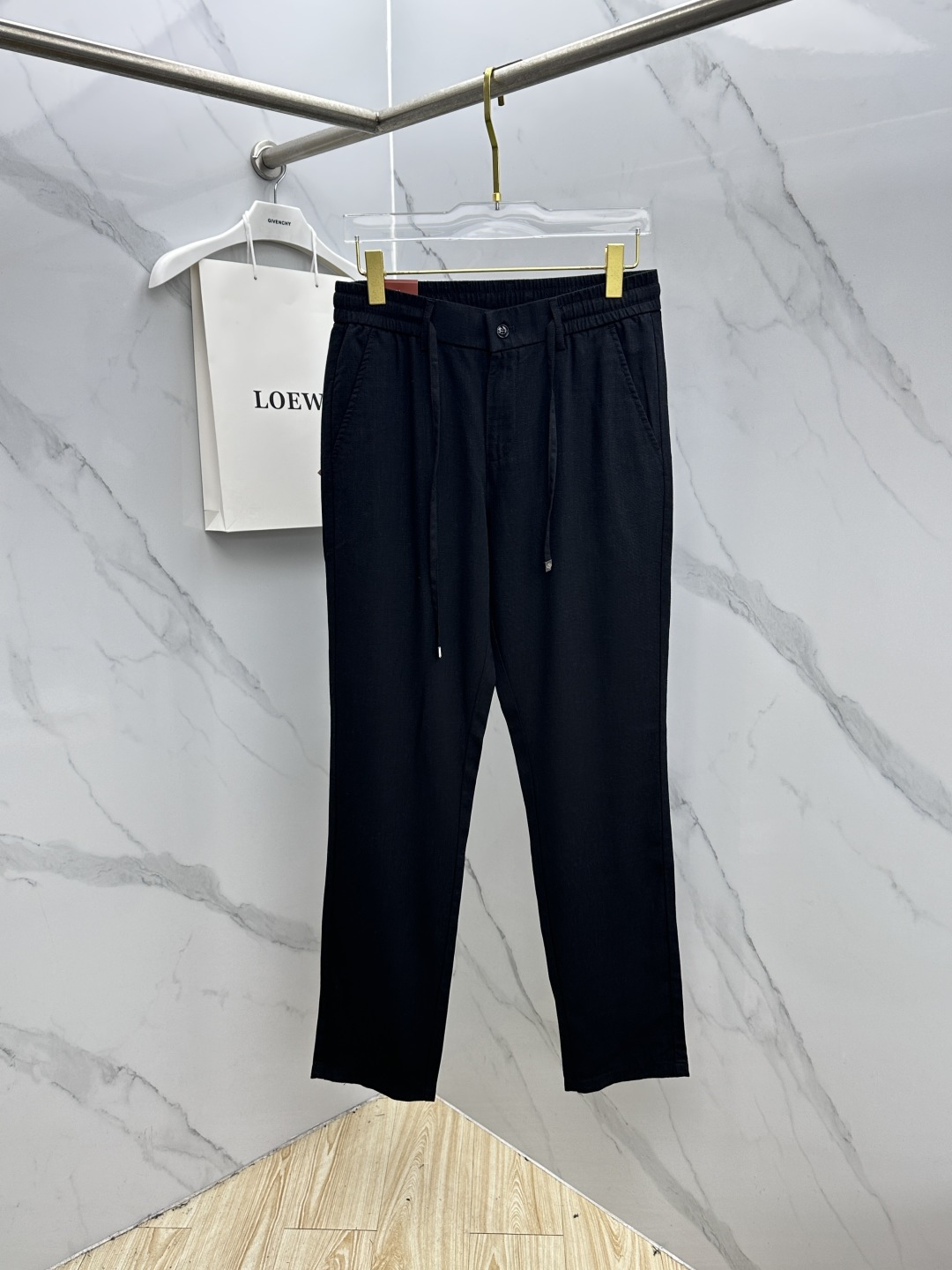 🆕loro Piana 春夏新品棉麻休闲西裤，官网同步发售，裤身工艺设计，客供辅料、高定棉麻面料，柔软丝