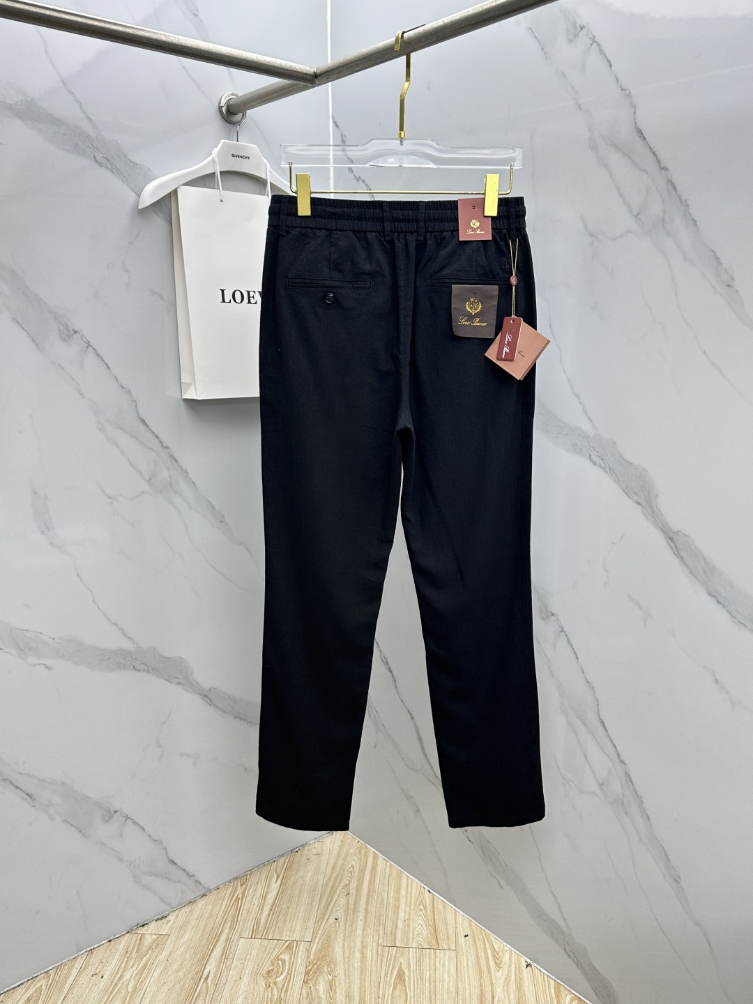 🆕loro Piana 春夏新品棉麻休闲西裤，官网同步发售，裤身工艺设计，客供辅料、高定棉麻面料，柔软丝