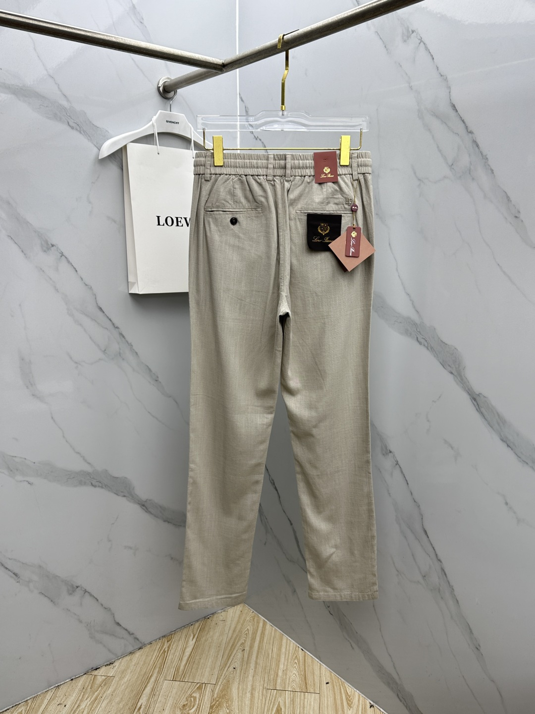 🆕loro Piana 春夏新品棉麻休闲西裤，官网同步发售，裤身工艺设计，客供辅料、高定棉麻面料，柔软丝