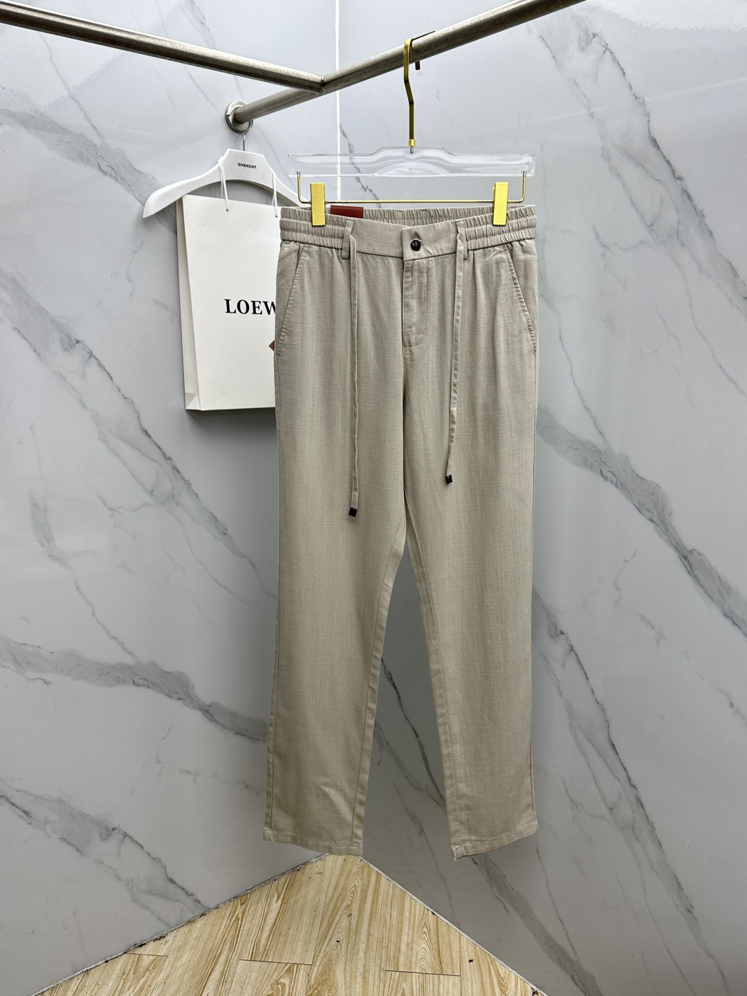 🆕loro Piana 春夏新品棉麻休闲西裤，官网同步发售，裤身工艺设计，客供辅料、高定棉麻面料，柔软丝