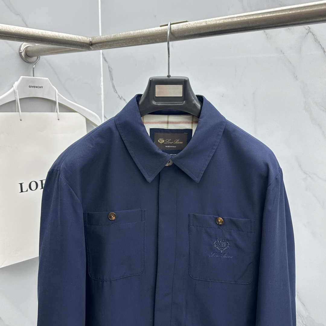 🆕loro Piana 1916早春轻奢系列，最新时尚男款翻领夹克外套.定织定染面料。处处细节显工艺足够