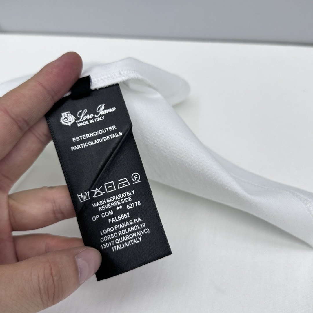 🆕loro Piana 新款首发专柜最新款短袖圆领T恤 高端订制 胸前logo设计 高定面料.手感柔软.