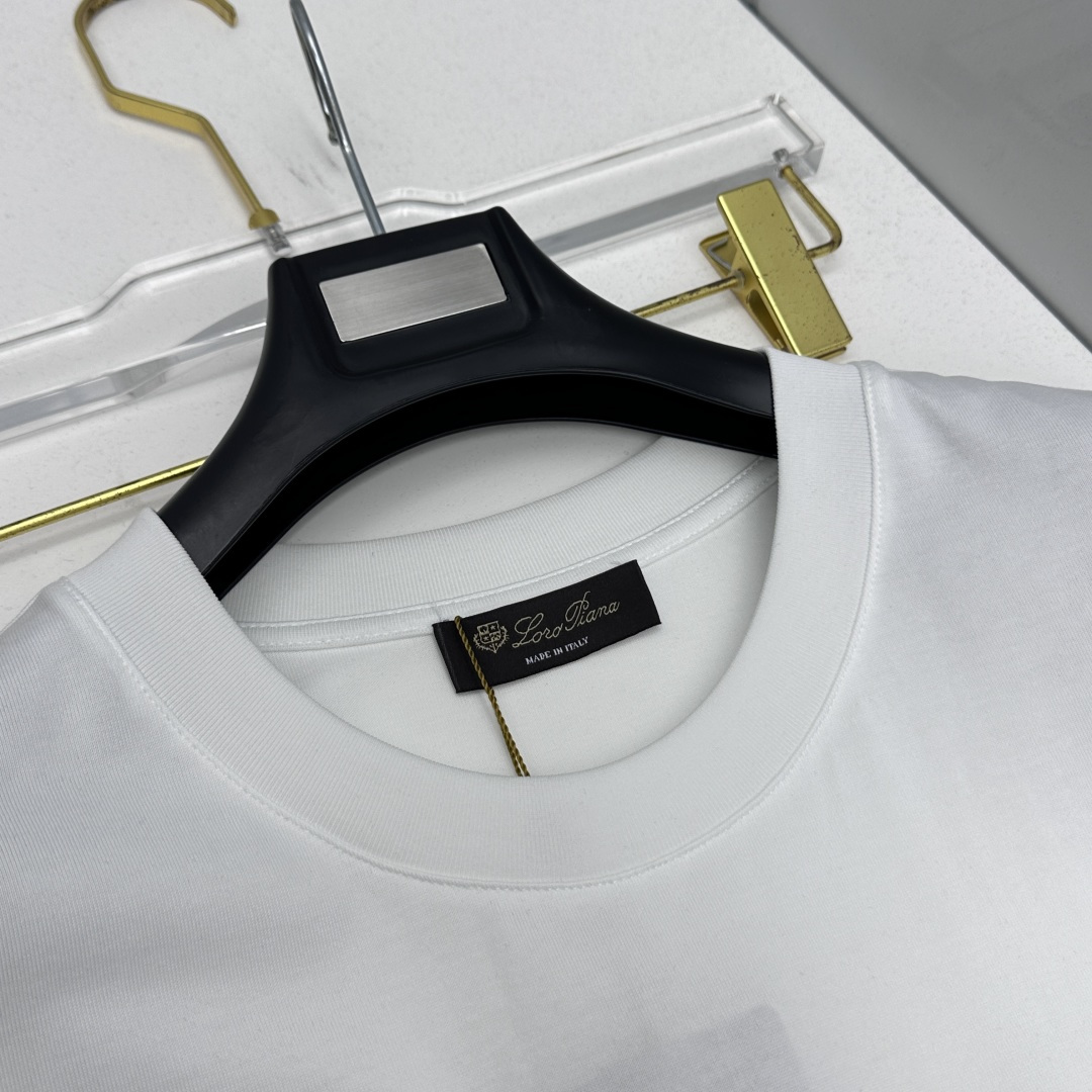 🆕loro Piana 新款首发专柜最新款短袖圆领T恤 高端订制 胸前logo设计 高定面料.手感柔软.