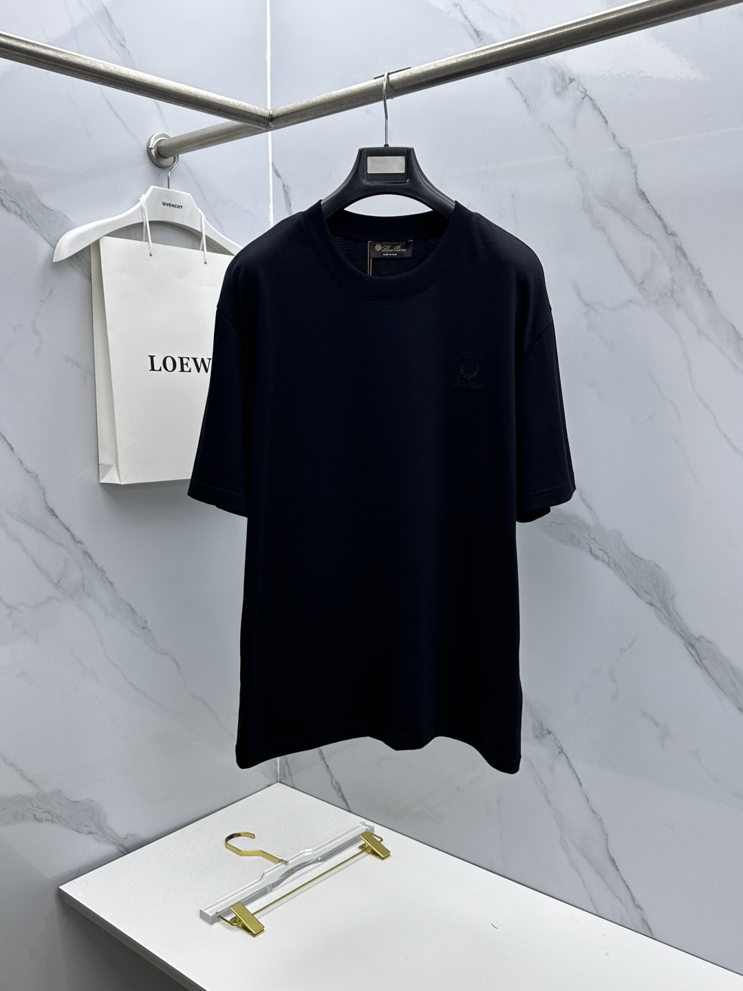 🆕loro Piana 新款首发专柜最新款短袖圆领T恤 高端订制 胸前logo设计 高定面料.手感柔软.