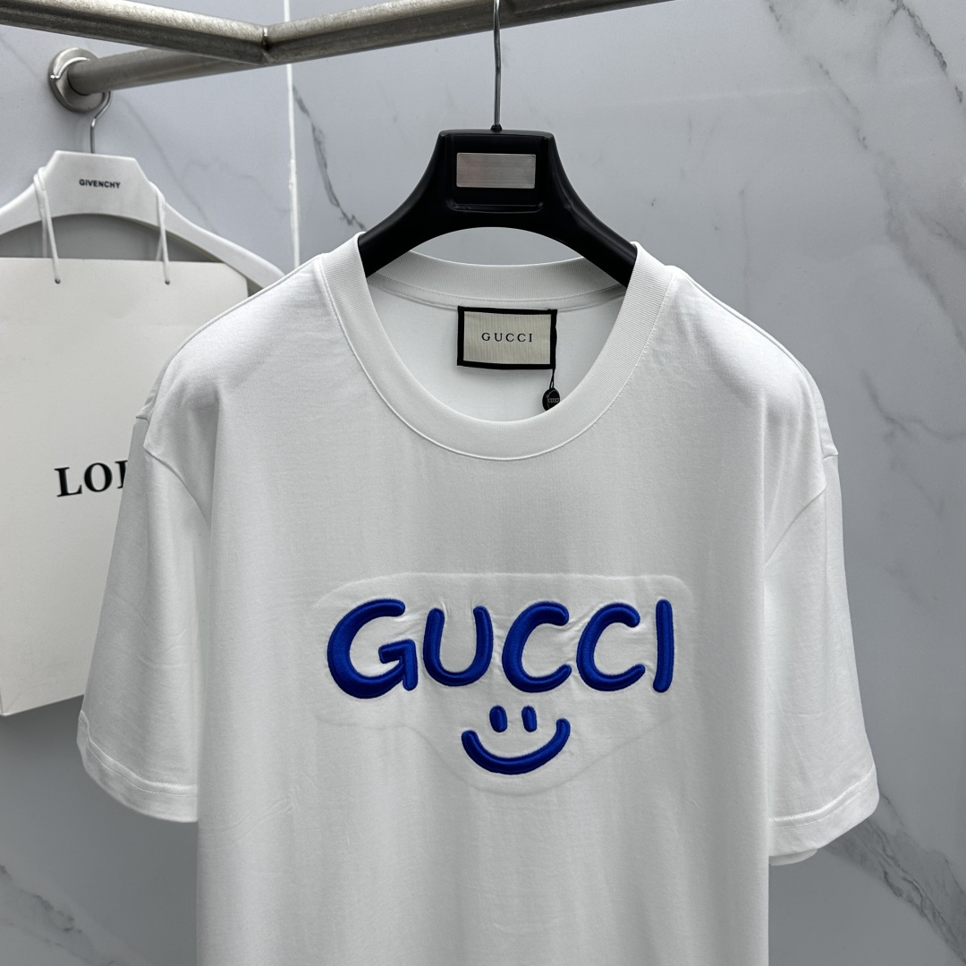 🆕Gucci古驰 新款首发专柜最新款短袖圆领T恤 高端订制 胸前logo设计 高定面料.手感柔软.穿着舒