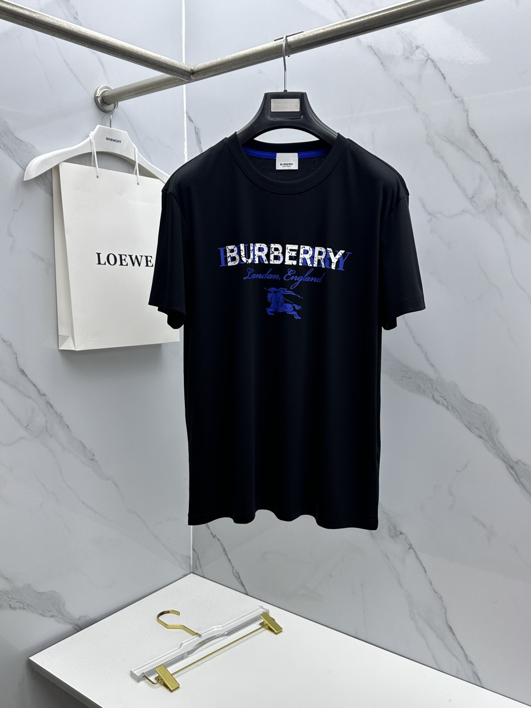 🆕Burberry巴宝莉 新款首发专柜最新款短袖圆领T恤 高端订制 胸前logo设计 高定丝光面料.手感