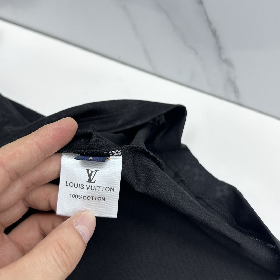 🆕LV路易威登 新款首发专柜最新款短袖圆领T恤 高端订制 胸前logo设计 半身提花满印 高定丝光面料.