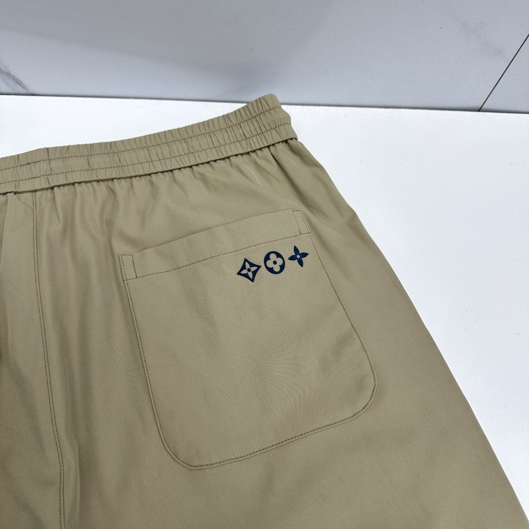 🆕LV路易威登 26ss春夏专供新款休闲裤 高端版本！定制速干面料 透气舒适度高，细节无可挑剔，品牌元素