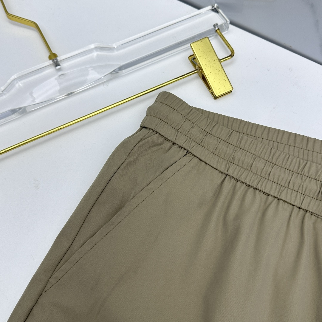 🆕LV路易威登 26ss春夏专供新款休闲裤 高端版本！定制速干面料 透气舒适度高，细节无可挑剔，品牌元素