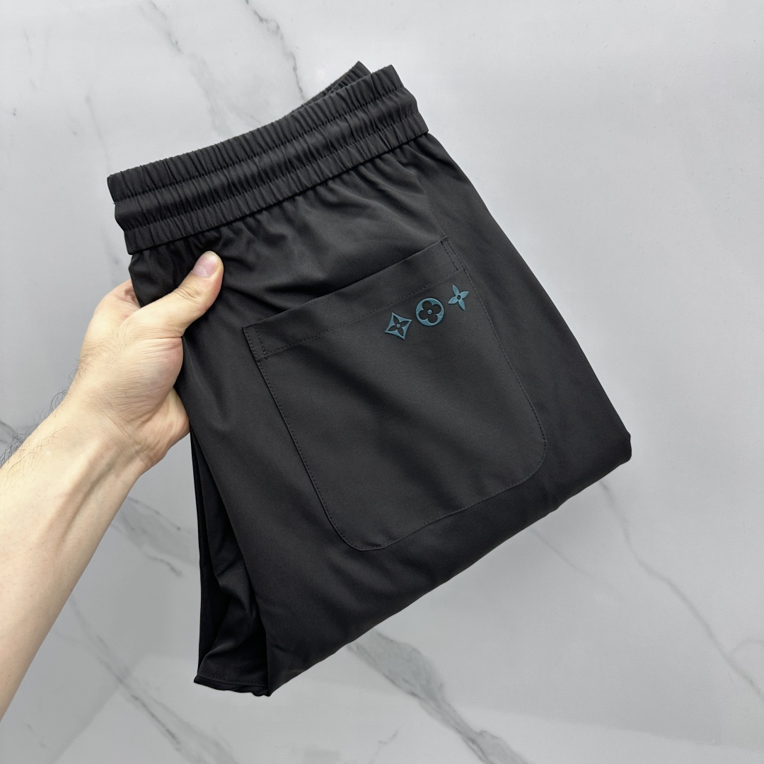 🆕LV路易威登 26ss春夏专供新款休闲裤 高端版本！定制速干面料 透气舒适度高，细节无可挑剔，品牌元素