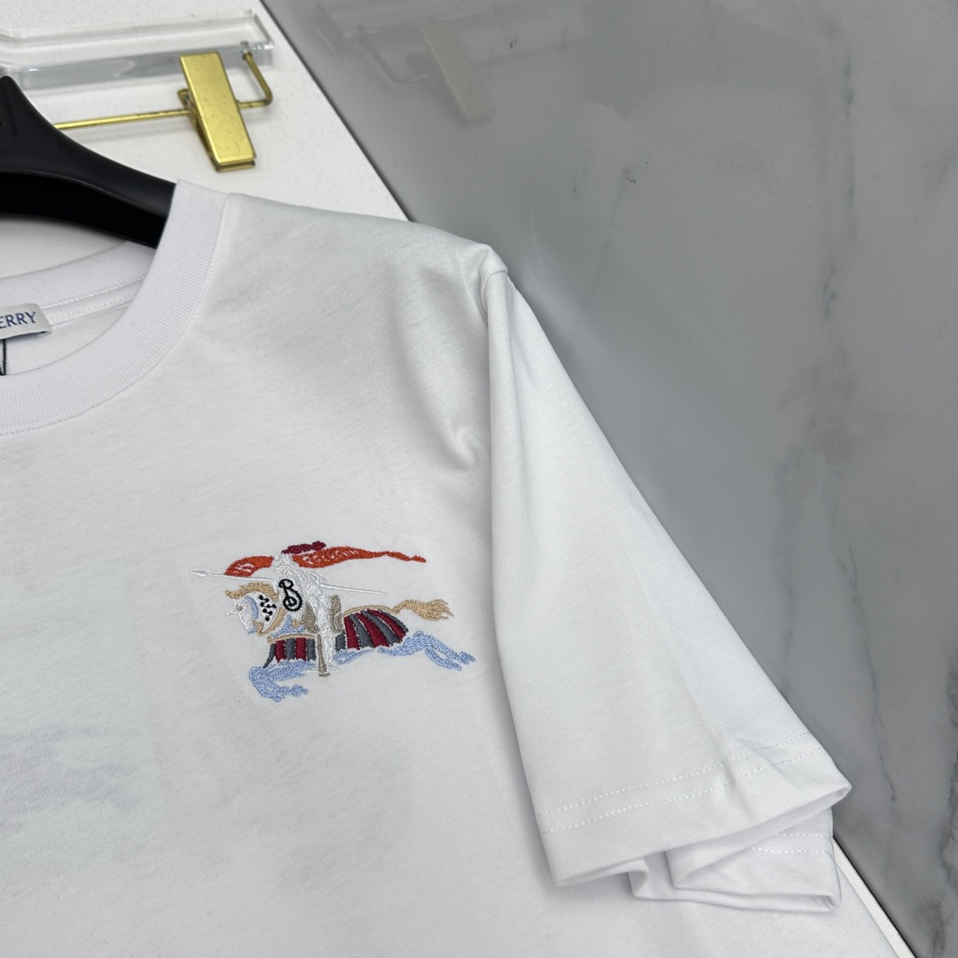 🆕Burberry巴宝莉 2026春夏新款短袖 官网同款T恤，骑士徽章 双纱纯棉面料 多元化搭配 迎合眼