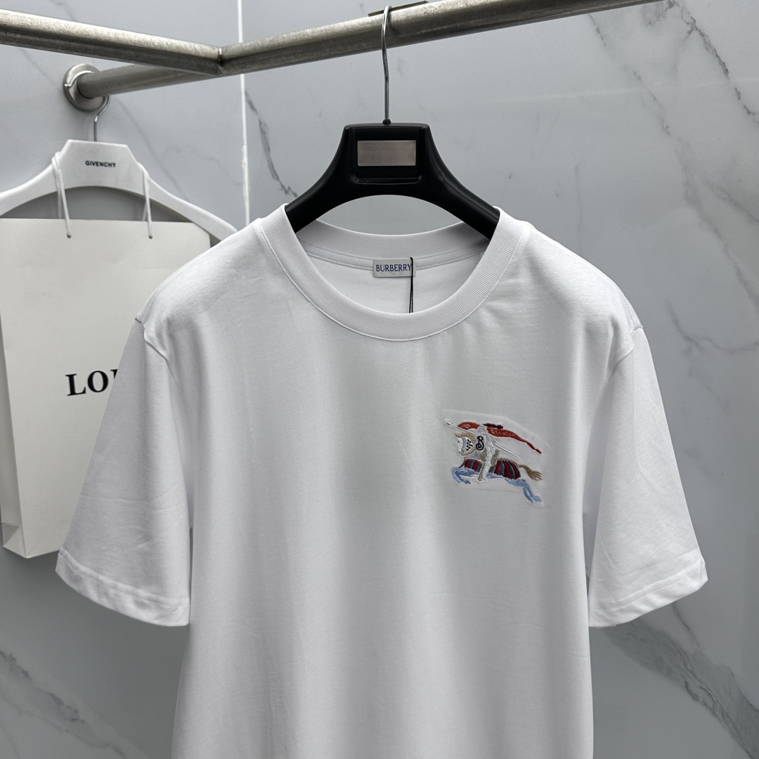 🆕Burberry巴宝莉 2026春夏新款短袖 官网同款T恤，骑士徽章 双纱纯棉面料 多元化搭配 迎合眼