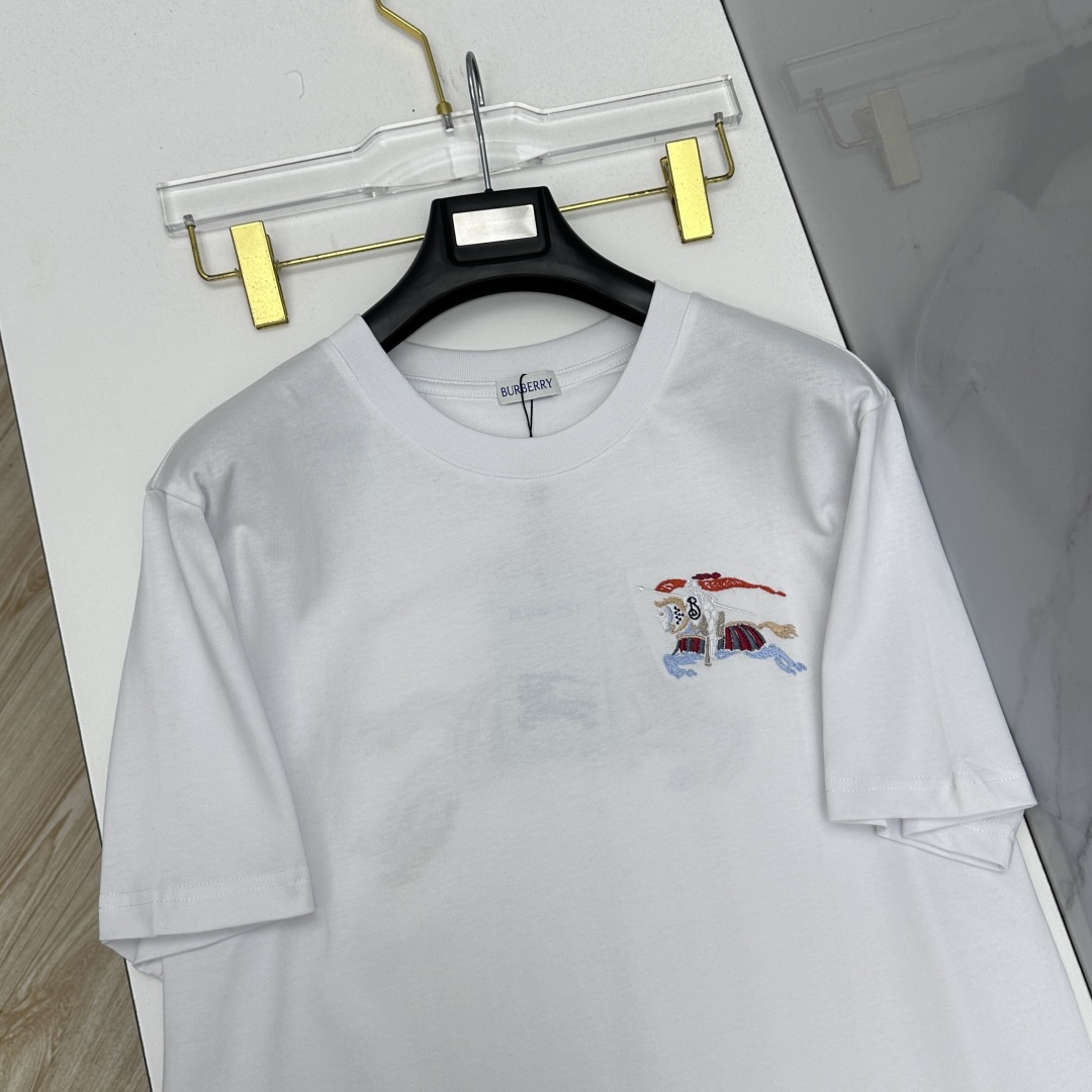 🆕Burberry巴宝莉 2026春夏新款短袖 官网同款T恤，骑士徽章 双纱纯棉面料 多元化搭配 迎合眼